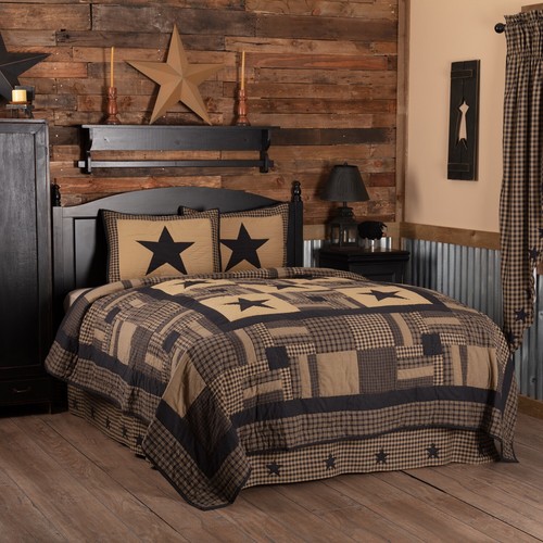 Black check star queen quilt - black,
